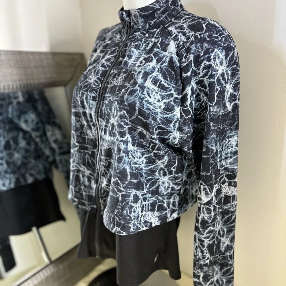Spyder Black and White Running Jacket with layered Athletic Silhouette